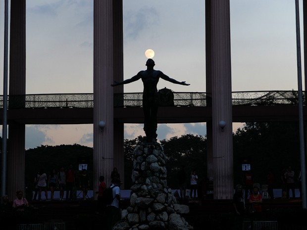 A full moon rises to welcome the Lumad to UP Diliman.